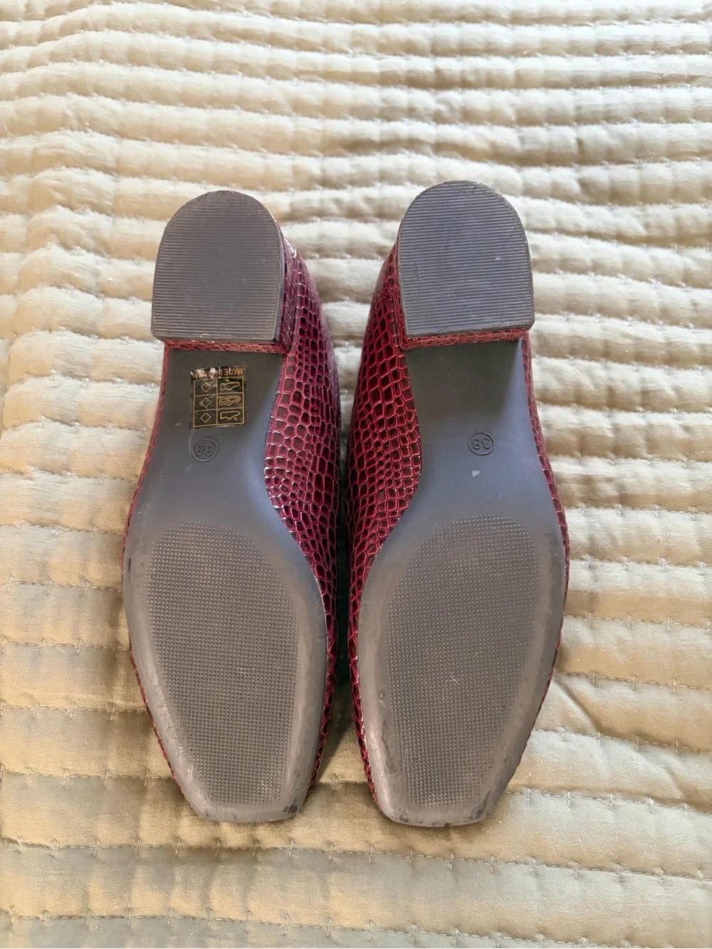 N/A stylish burgundy